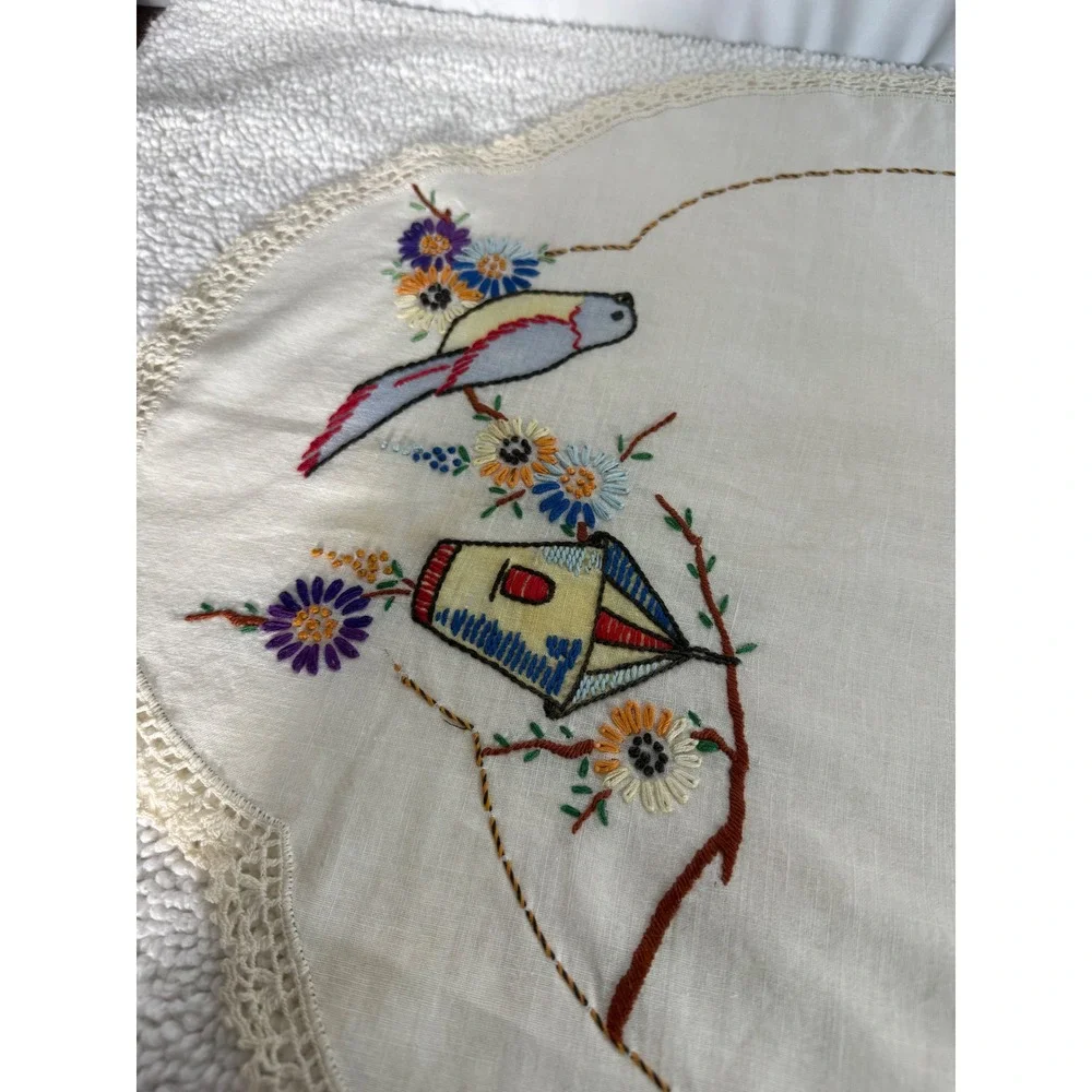Vintage Embroidered Table Runner Birds Floral Lace Trim‎ Farmhouse Kitchen Decor